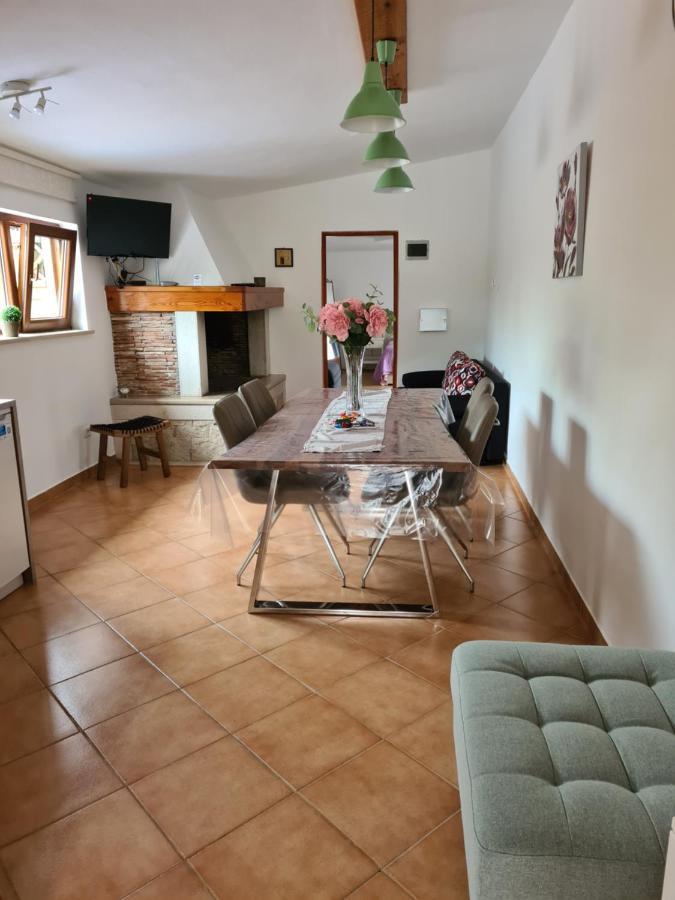 Appartamento Volmefamily Pola Esterno foto