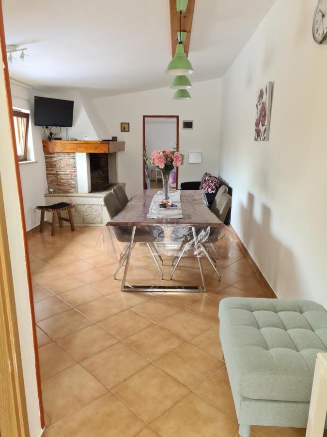 Appartamento Volmefamily Pola Esterno foto